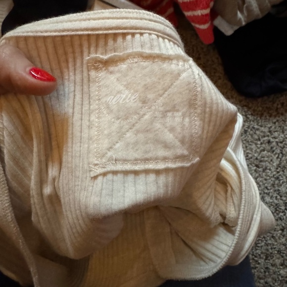 American Eagle Aerie Long Sleeve Ribbed V Neck NWOT Size SM - Picture 4 of 4